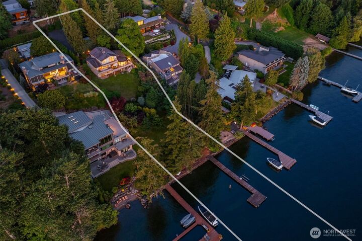 Property Photo:  1300  8th Street W  WA 98033 