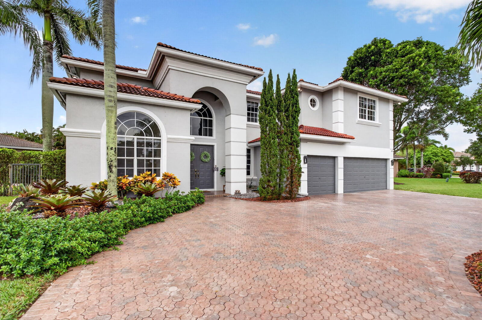 Property Photo: 577 NW 120th Drive FL 33071