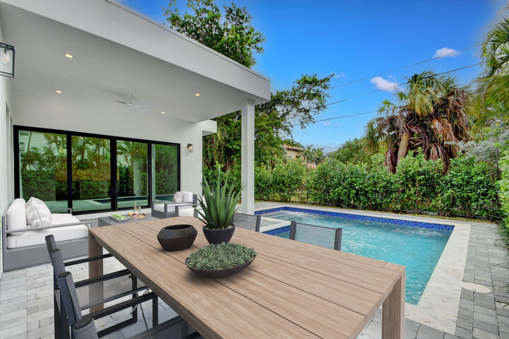 Property Photo:  120 Summa Street  FL 33405 