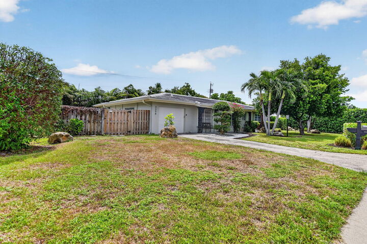 Property Photo: 3398 NE 5th Avenue FL 33431
