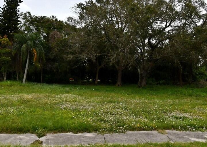 Property Photo: 702 N 19th N Street FL 34950