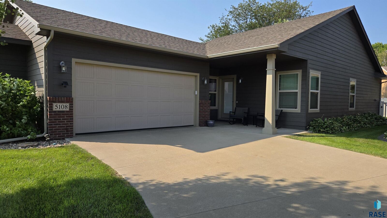 Property Photo:  5108 E Villa Ridge St  SD 57110 