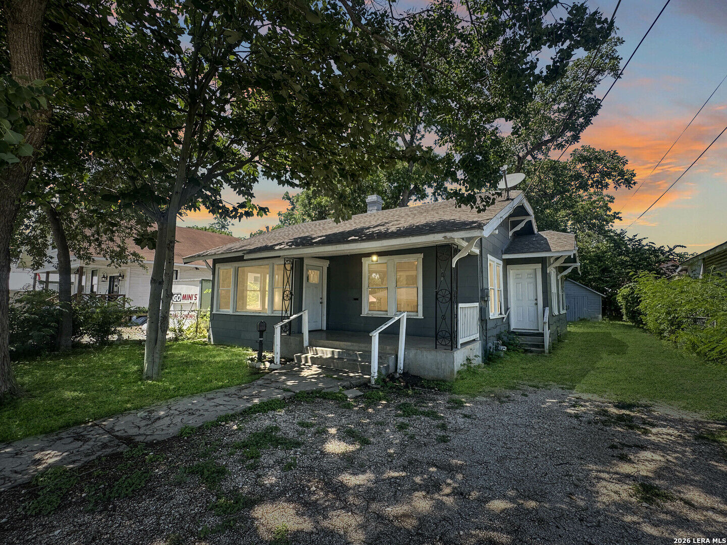 Property Photo:  423 Barrett Place  TX 78225 