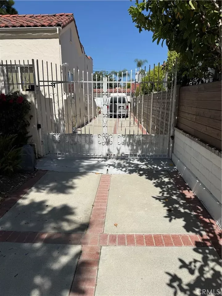 Property Photo:  909 S Cochran  CA 90036 