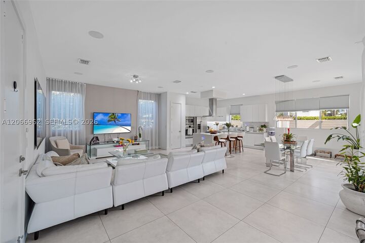 Property Photo:  7515 NW 99th Ave  FL 33178 