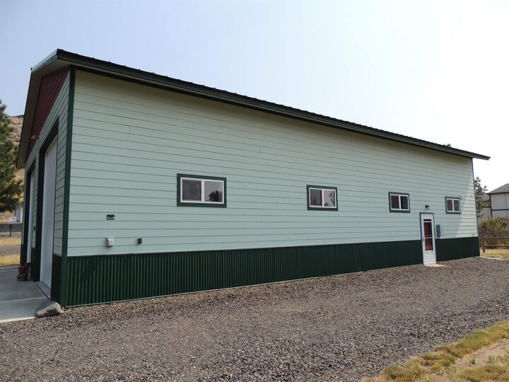 Property Photo:  30260 Hawk Ln E  WA 99122 