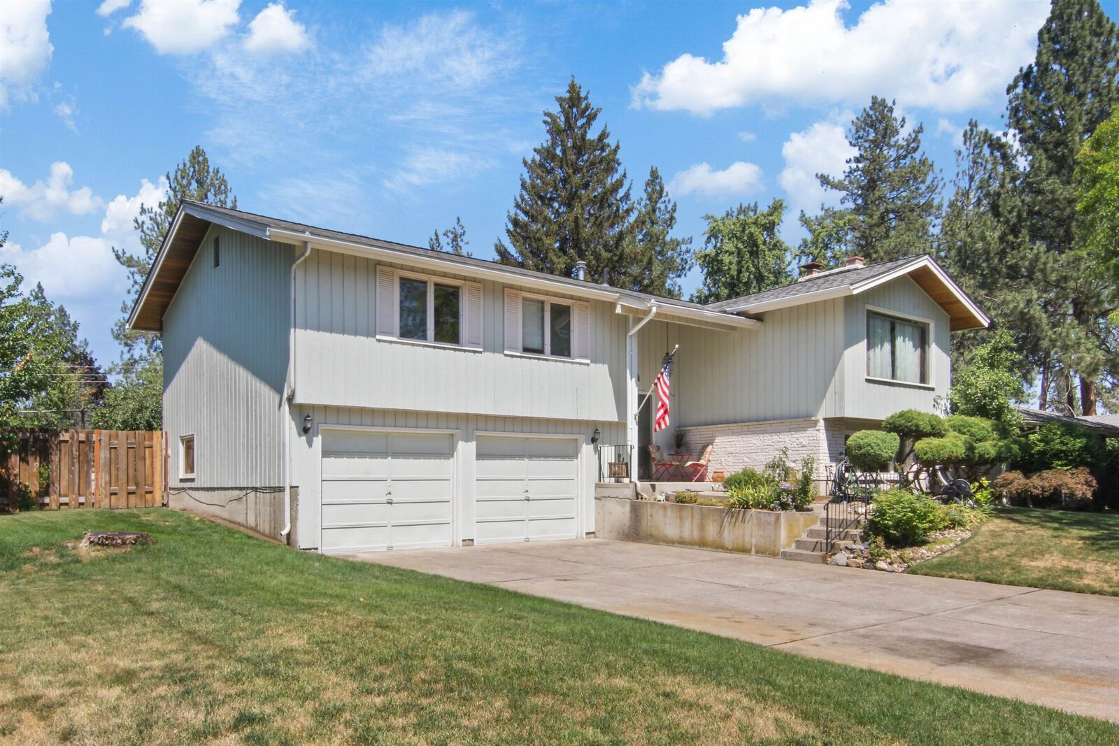 Property Photo: 25 E Salmon Ave WA 99218