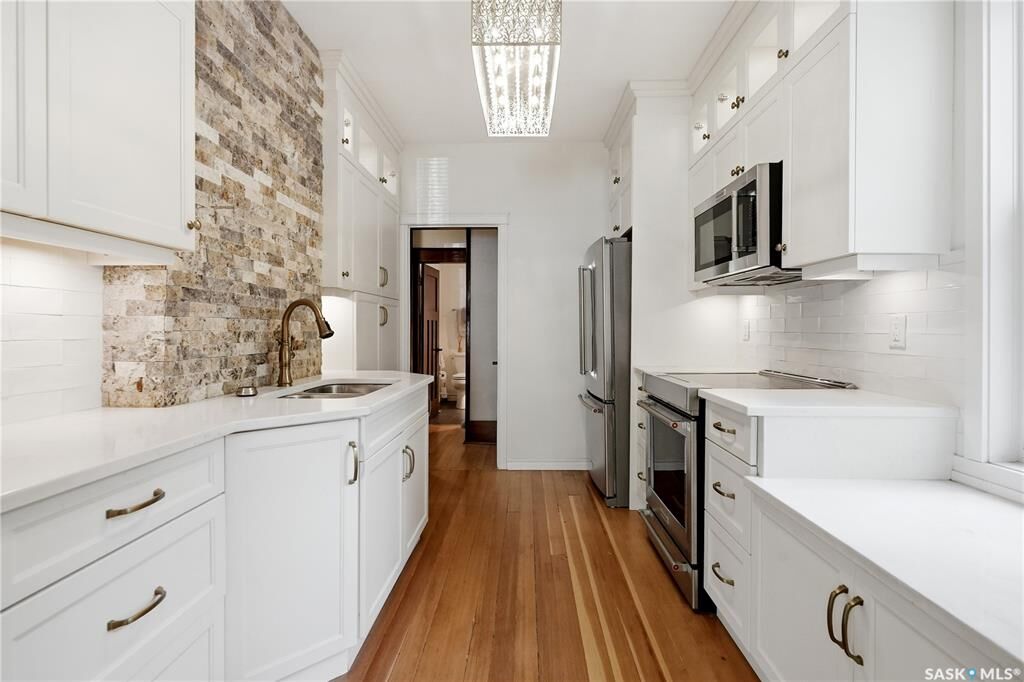 Property Photo: 1706 15th Avenue SK S4P 0Z7