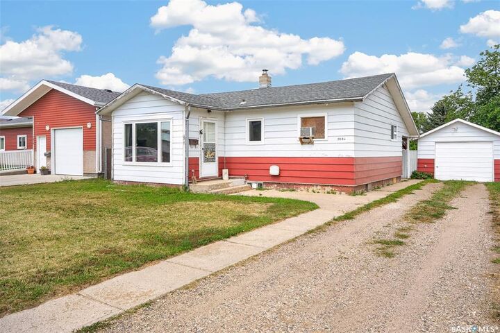 Property Photo: 1006 Warner Street SW SK S6H 5S5