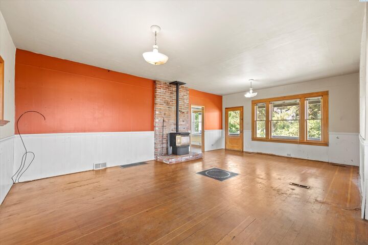 Property Photo: 2924 Cottonwood Road WA 99362