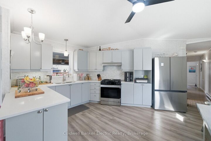 Property Photo: 7 Homewood Avenue ON K9V 0H5