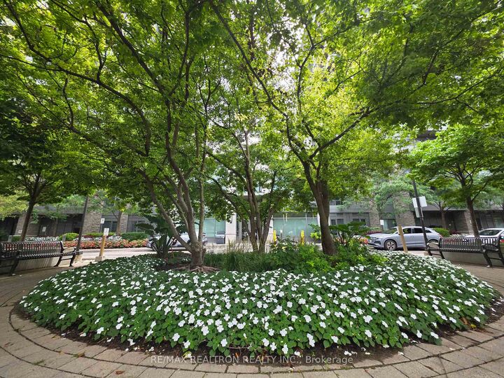 Property Photo: 325 South Park Road 603 ON L3T 0B8
