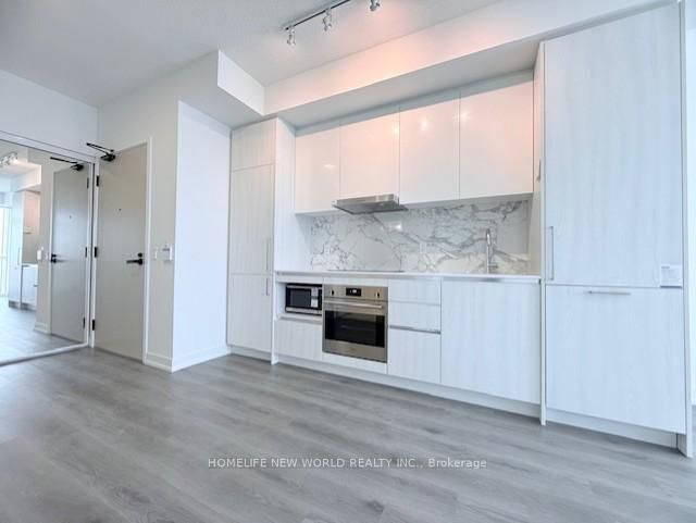 Property Photo: 225 Commerce Street 4607 ON L4K 0R1