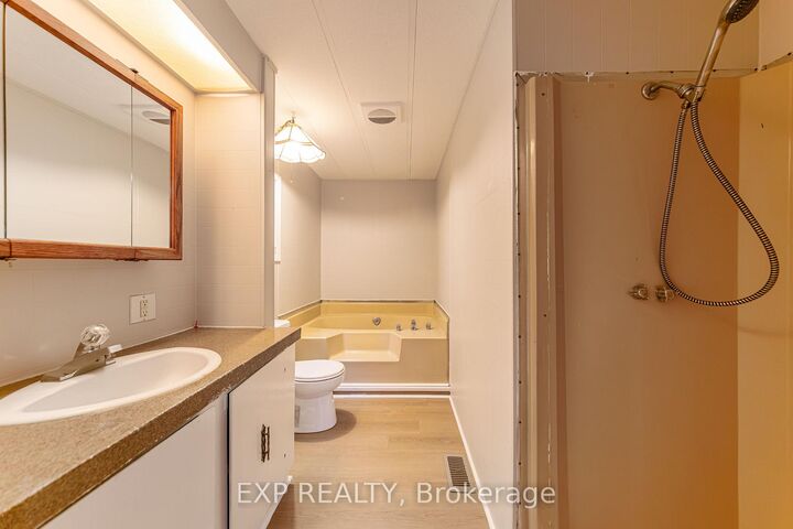 Property Photo: 21 Maplewood Avenue ON K7C 3P1