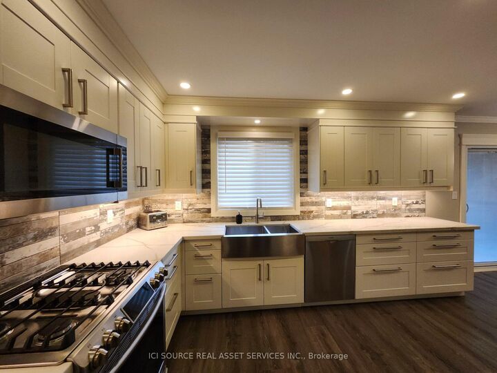 Property Photo: 699 Castleguard Crescent ON L7N 2W7