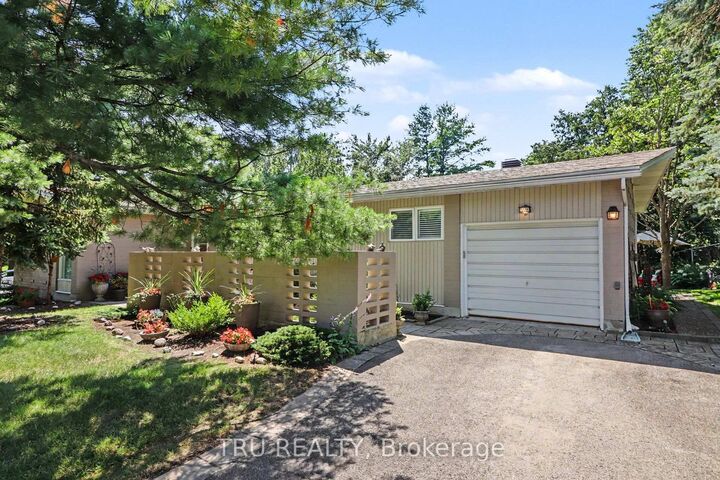 Property Photo: 1174 Cameo Drive ON K2C 1Y7