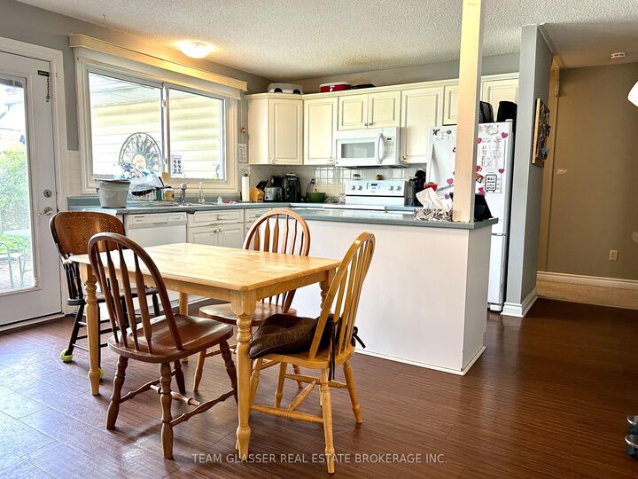 Property Photo: 274 Blackacres Boulevard ON N6G 2V2
