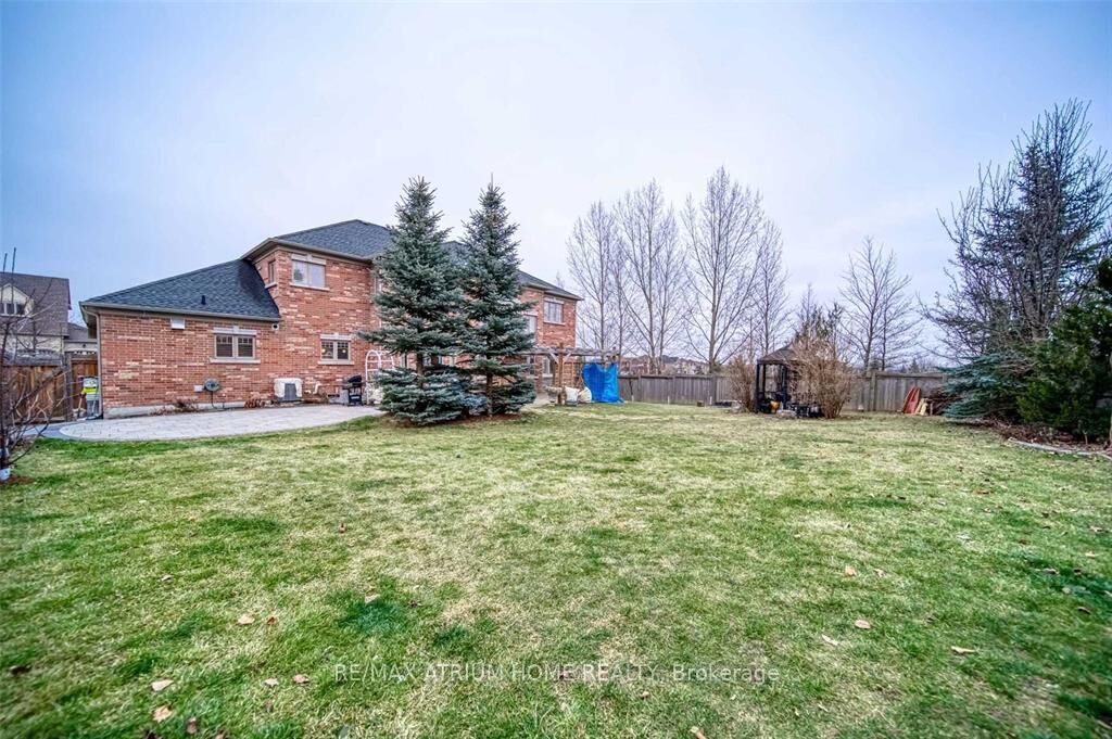 Property Photo: 18 Soleil Boulevard ON L4G 0H4