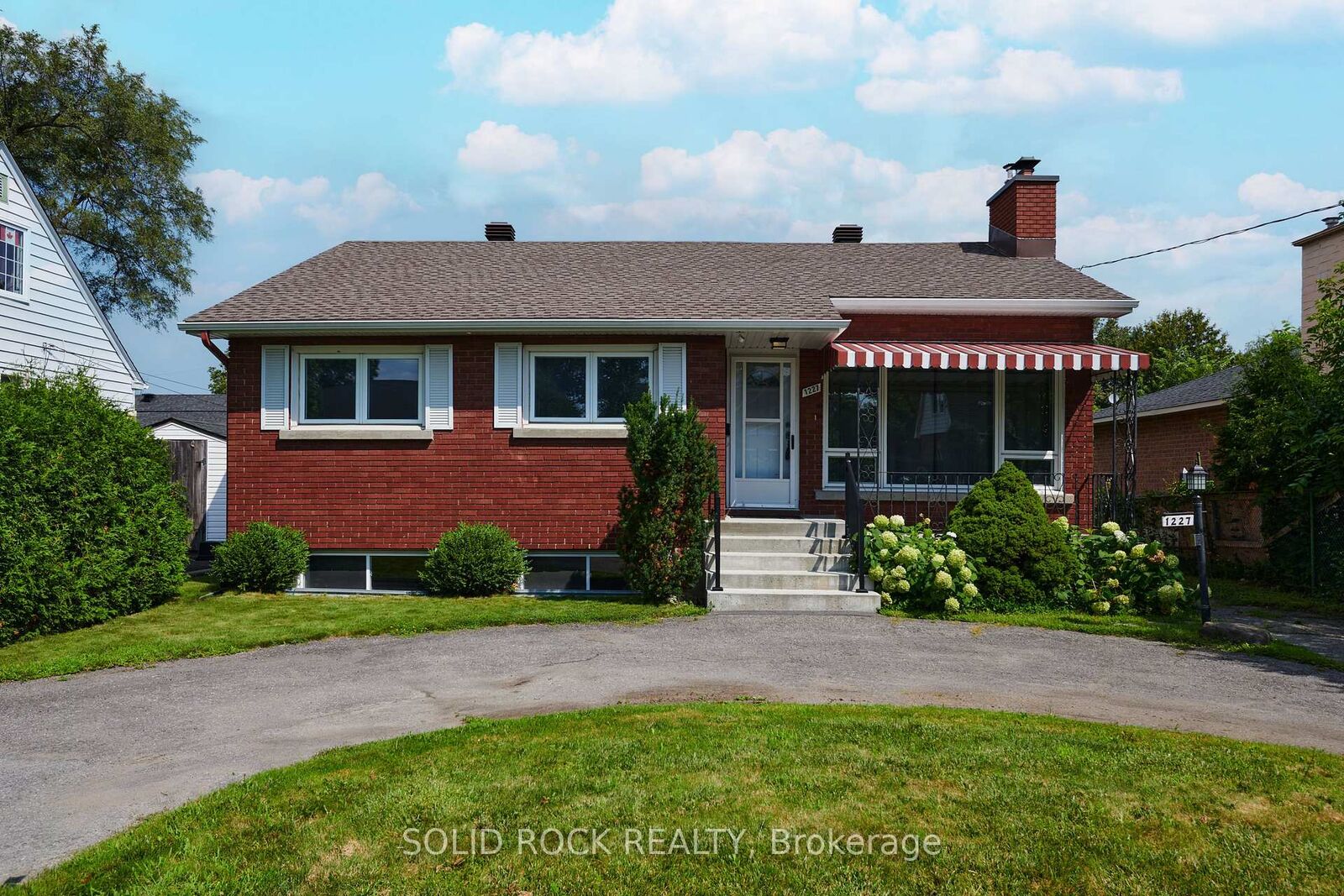 Property Photo: 1227 Portland Avenue ON K1V 6G1