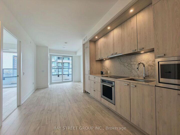 Property Photo: 10 Inn On The Park Drive 2205 ON M3C 0P9