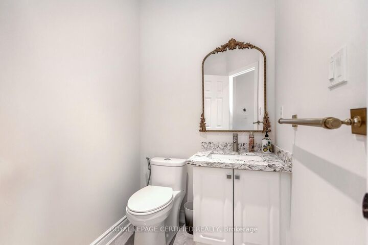Property Photo: 5902 Agean Drive ON L5M 6R6