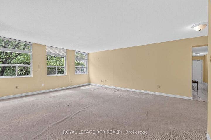 Property Photo: 3650 Kaneff Crescent 303 ON L5A 4A1