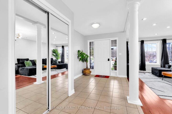 Property Photo: 7009 Kalar Road ON L2H 3J6