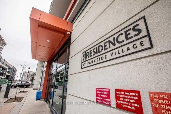 Property Photo:  4065 Brickstone Mews Lph7  ON L5B 0G3 