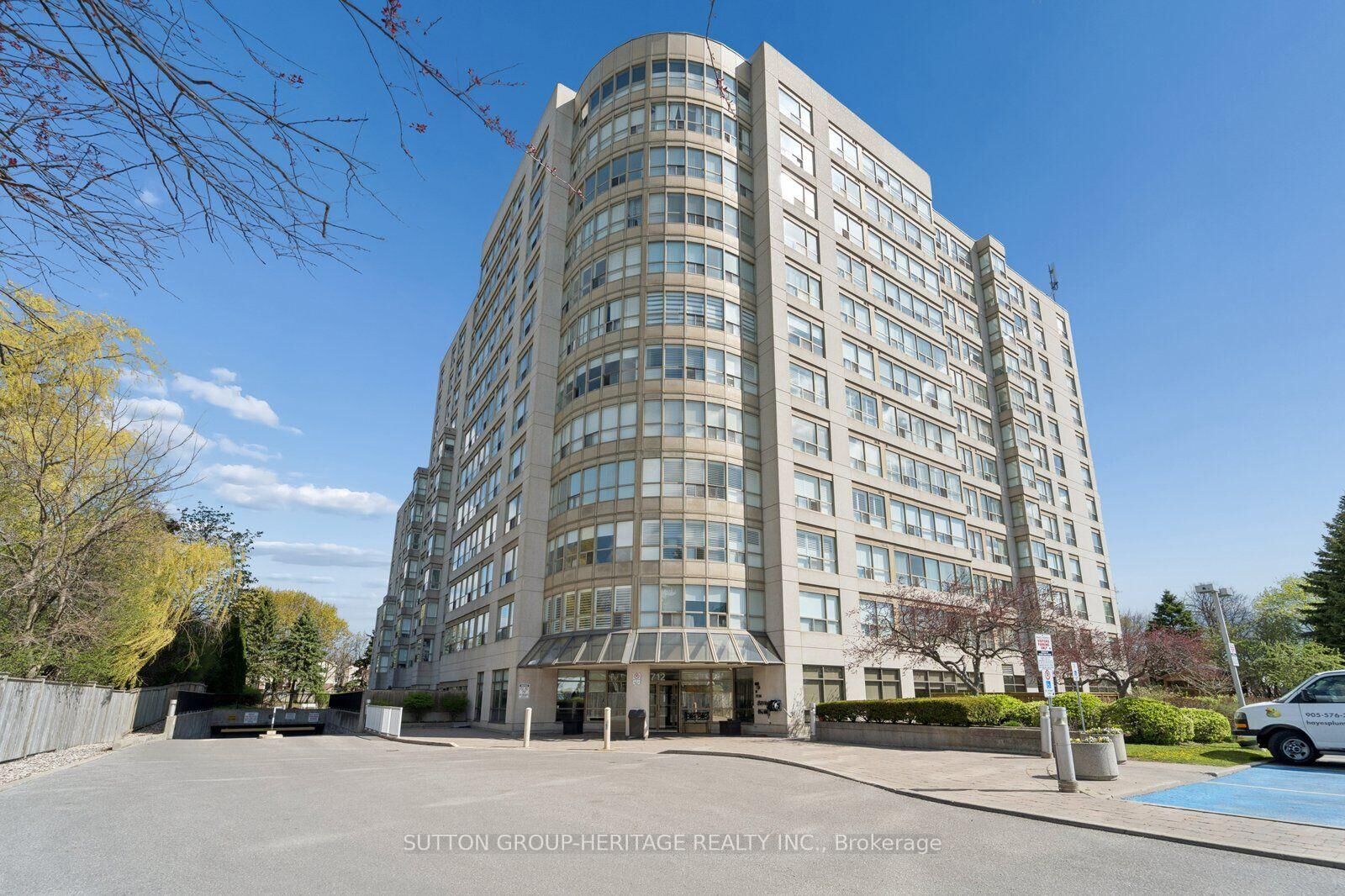Property Photo: 712 Rossland Road E 1207 ON L1N 9E8