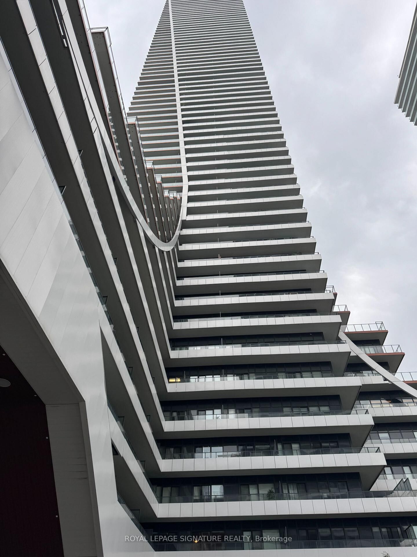Property Photo: 20 Shore Breeze Drive 3402 ON M8V 0C7