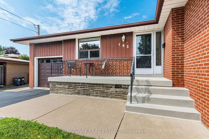 Property Photo: 163 Floradale Drive ON L5B 1G2