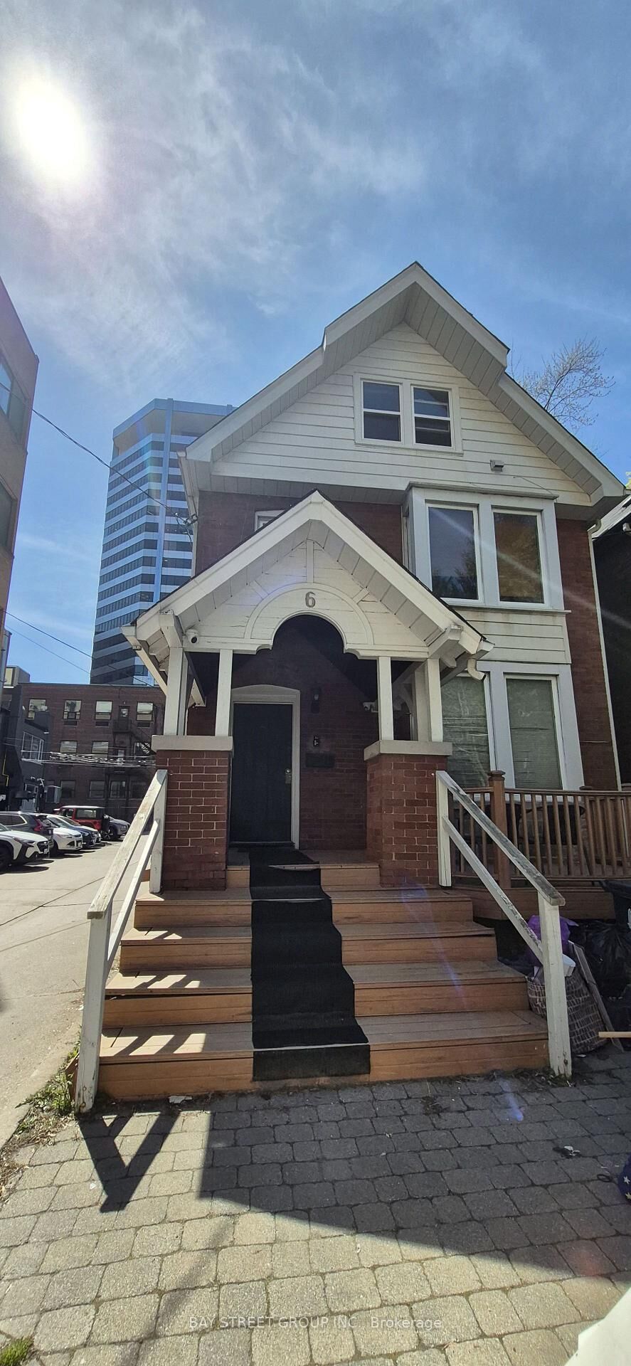 Property Photo: 6 Ferndale Avenue ON M4T 2B3