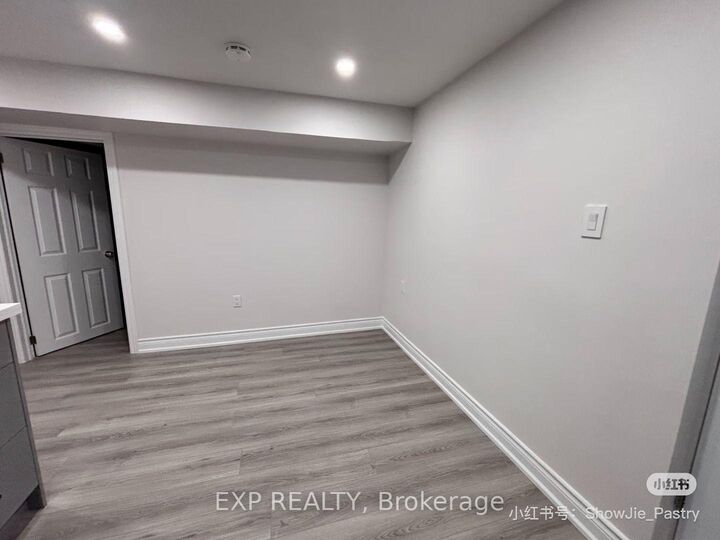 Property Photo:  36 Temple Bar (Basement) Crescent W  ON M1W 2B5 