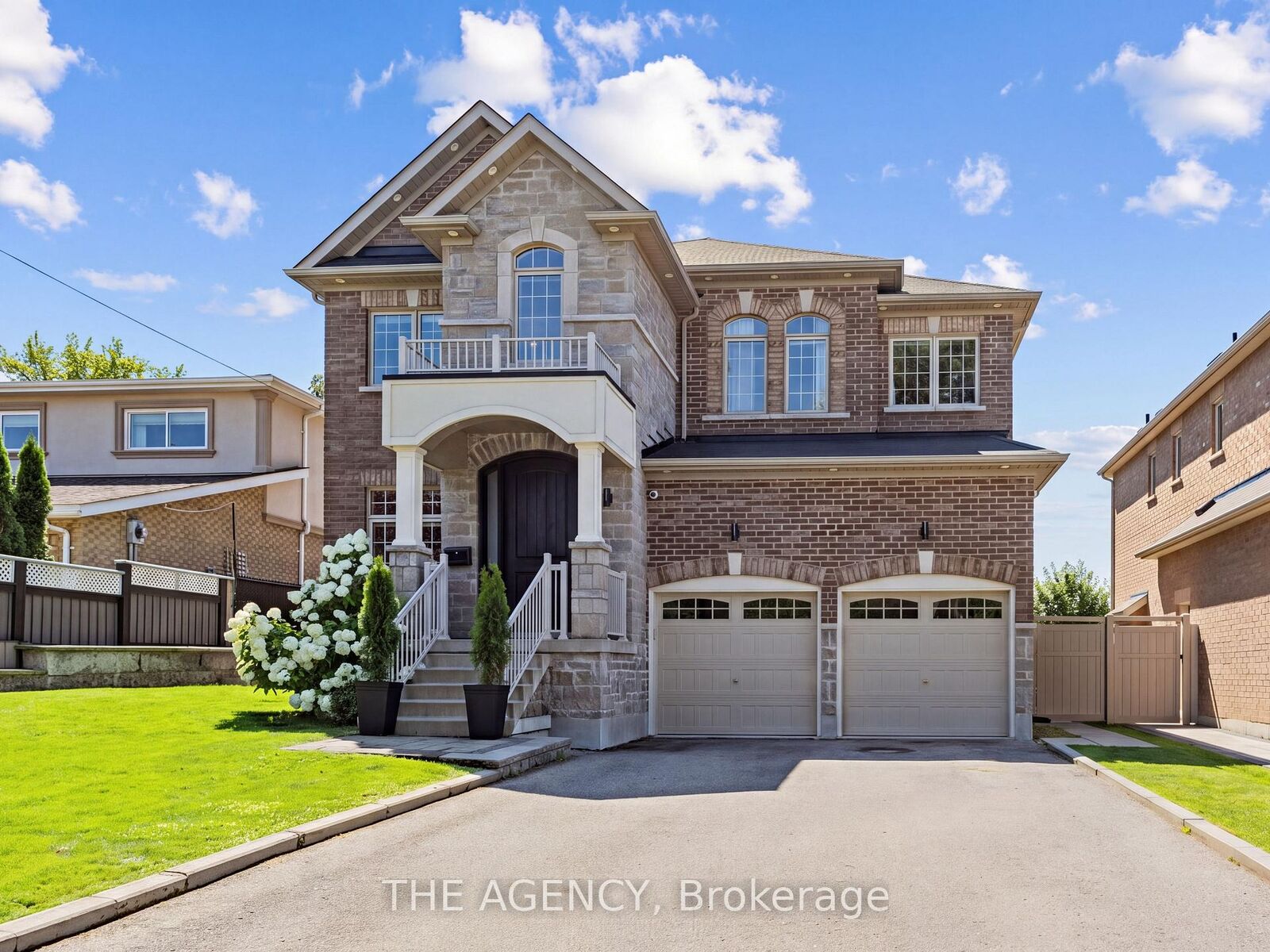 Property Photo: 576 Oakwood Drive ON L1W 2W7