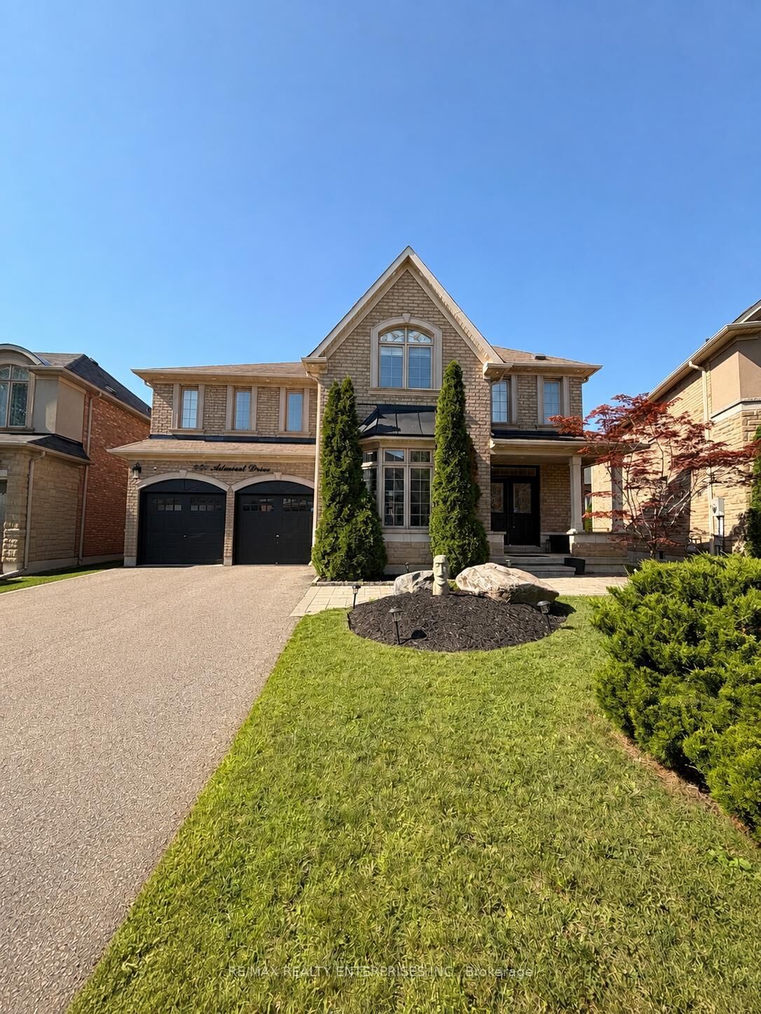 Property Photo:  250 Admiral Drive  ON L6L 0B9 