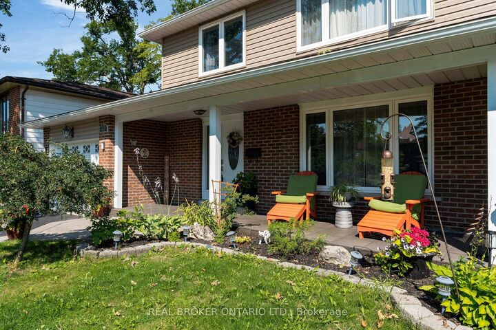 Property Photo: 40 Farmingdale Crescent ON L4M 5E5