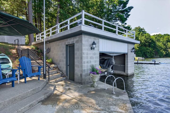 Property Photo: 942 Dunn Rovin Lane ON K0E 1B0