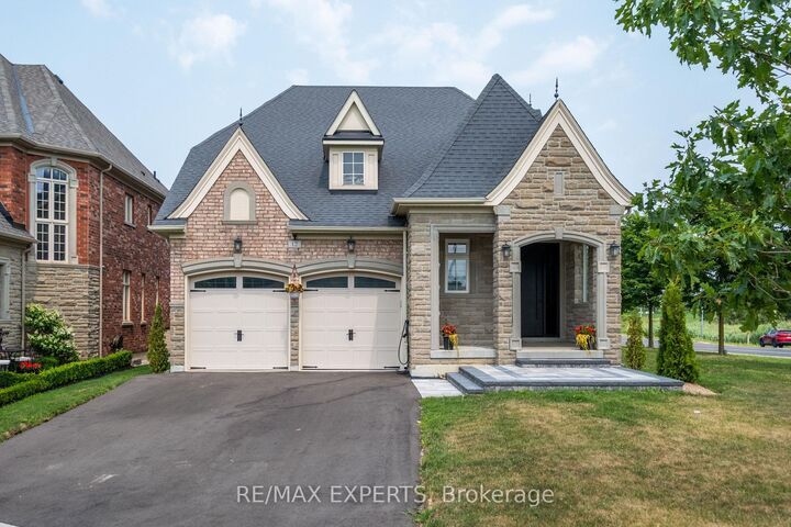 12 Valley Point Crescent — photo 1