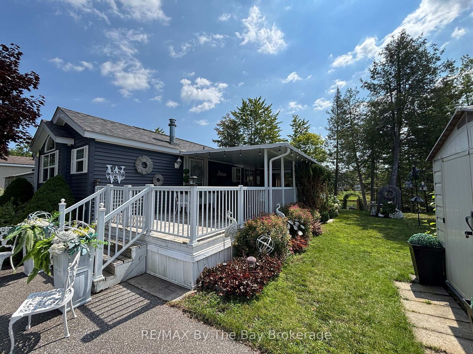 Property Photo:  9 White Pines Trail  ON L9Z 1X7 