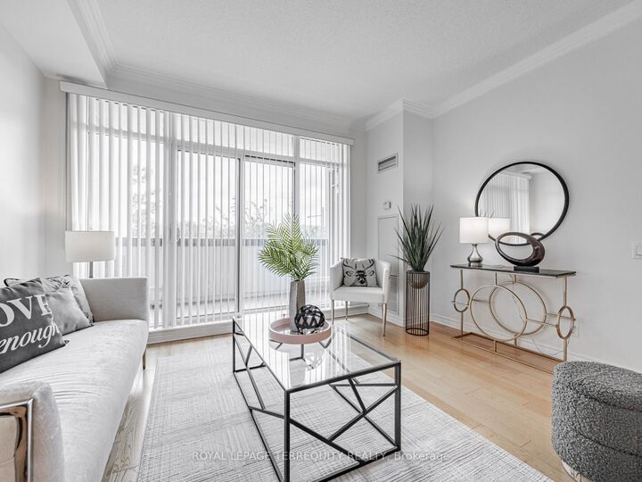 Property Photo: 11121 Yonge Street 215 ON L4C 0S7