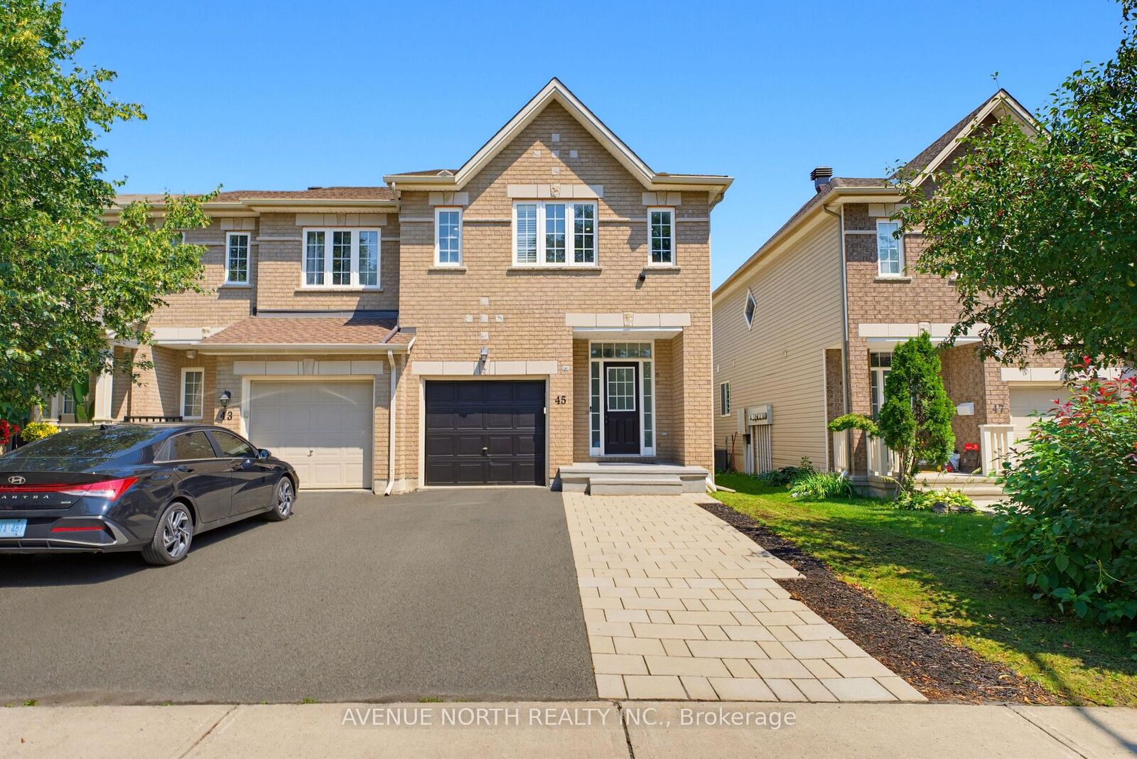 Property Photo: 45 Saddlesmith Circle ON K2M 2Y8