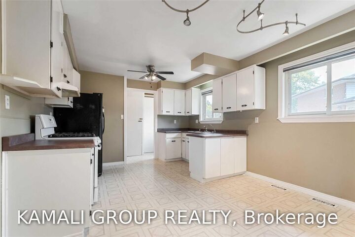 Photo de la propriété:  15 Walter Avenue Main  ON L3Y 2T2 