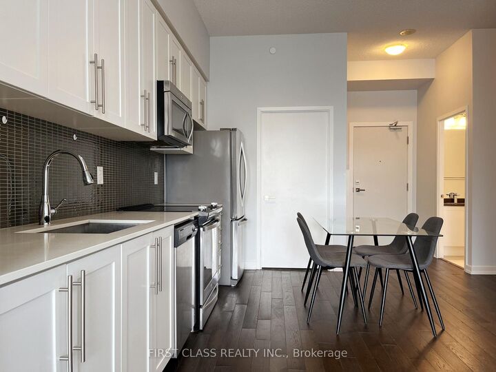 Property Photo: 4011 Brickstone Mews 711 ON L5B 0J7
