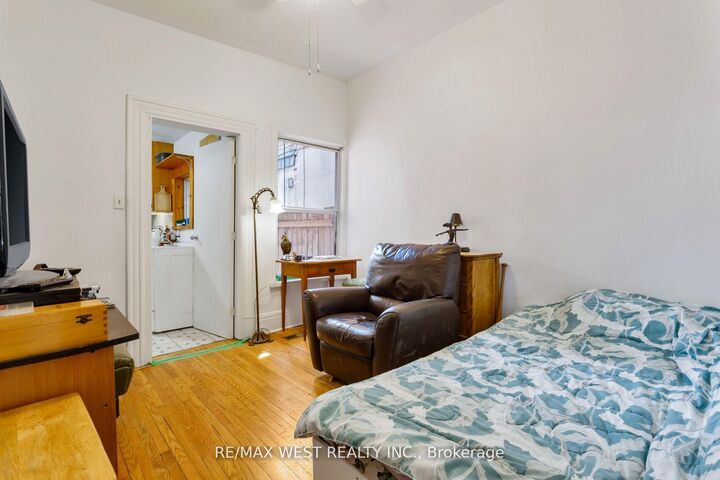 Photo de la propriété:  39 Noble Street  ON M6K 2C7 