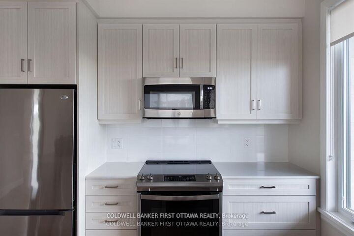 Property Photo: 130 Boundstone Way 105 ON K2T 0M7