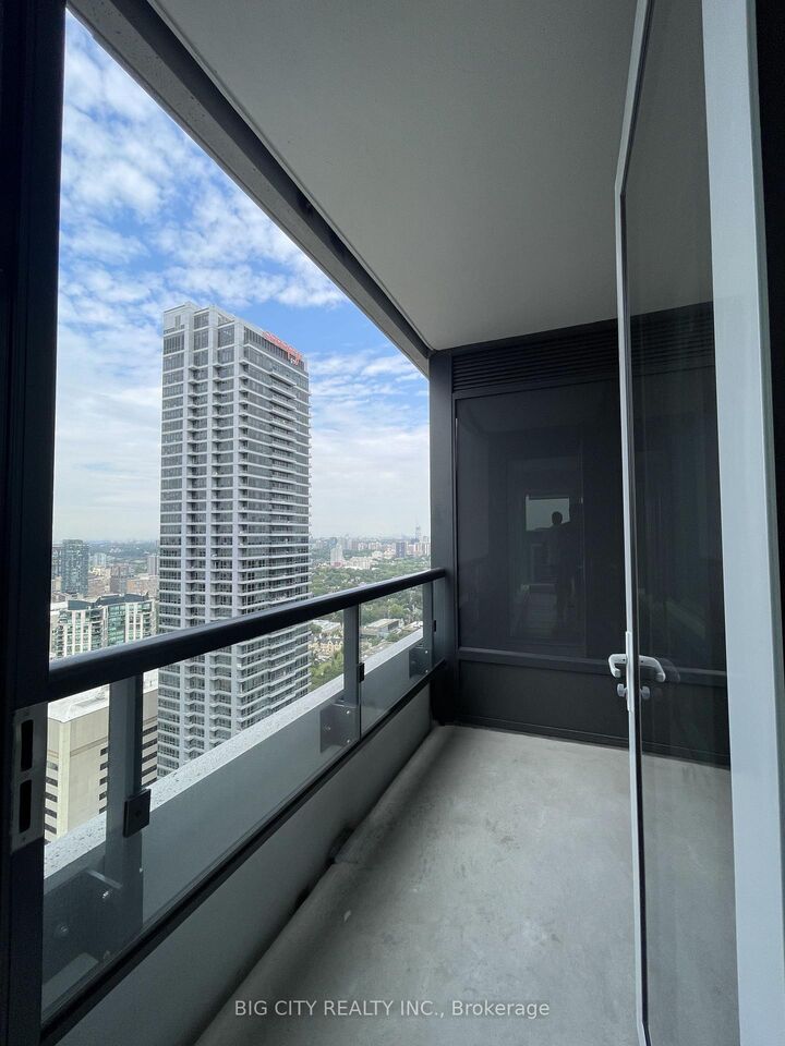 Property Photo: 609 Sherbourne Street 4402 ON M4X 0A7