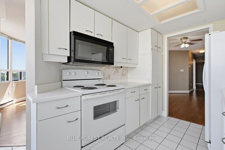 Property Photo: 7 Picton Street 904 ON N6B 3N7