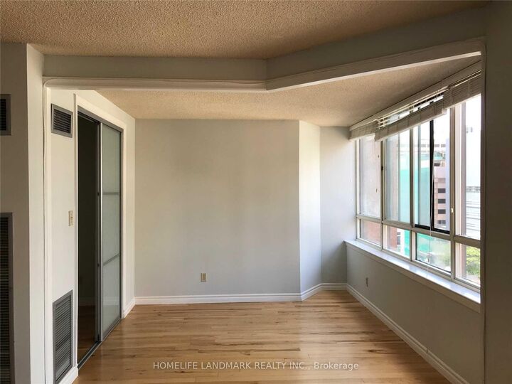 Photo de la propriété: 633 Bay Street 1122 ON M5G 2G4