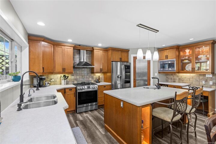 Property Photo: 5670 Willow Rd BC V9Y 8V4