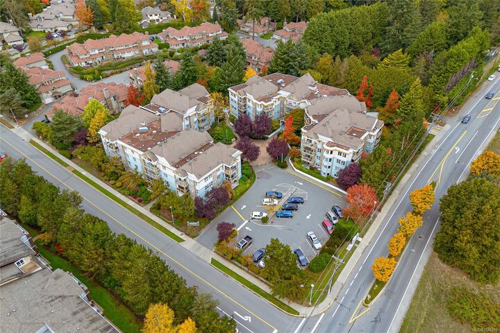 Property Photo: 490 Marsett Pl #102 BC V8Z 7J1